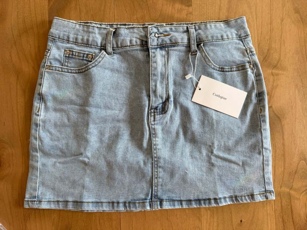 Cothqiue Light Wash Denim Mini Skirt Size Medium